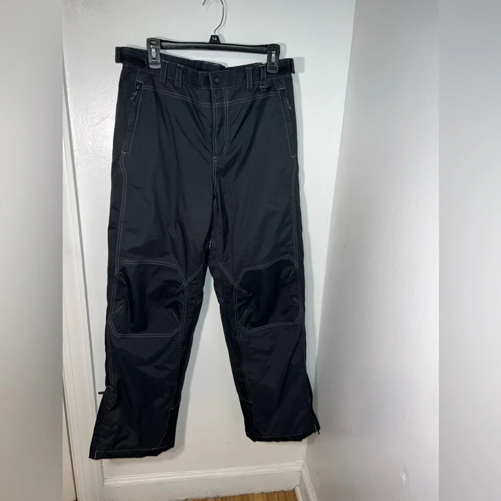 LL Bean snow pants 18 Youth, All black. Adjustable fit waist. Reinforcing knees